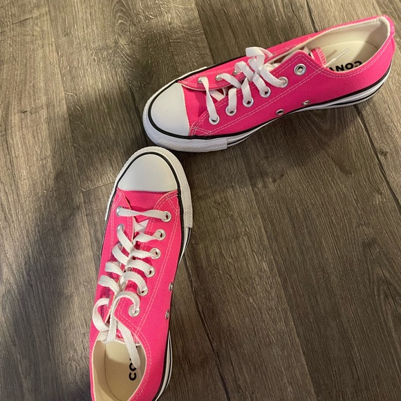 COPY - Woman’s Size 7 converse shoes. Never worn. Color is bright pink. - Picture 2 of 5
